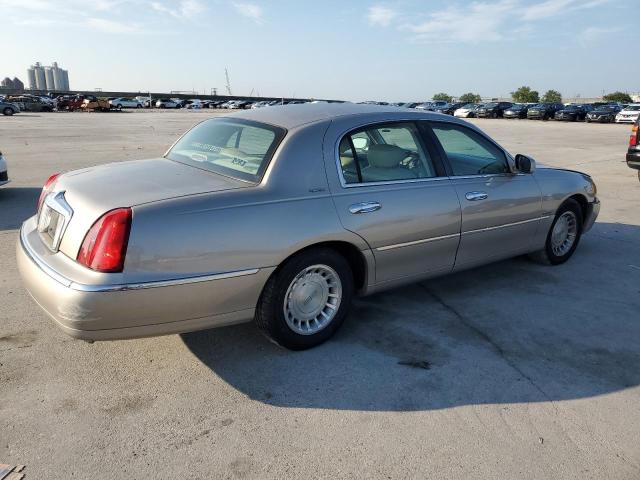 1LNHM81W01Y718395 - 2001 LINCOLN TOWN CAR EXECUTIVE GOLD photo 3