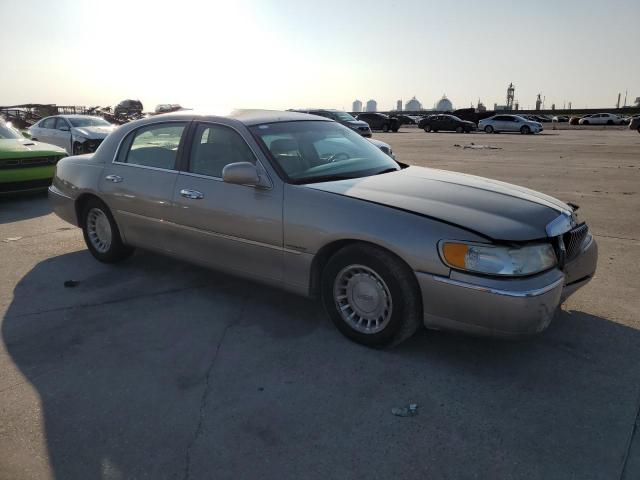 1LNHM81W01Y718395 - 2001 LINCOLN TOWN CAR EXECUTIVE GOLD photo 4