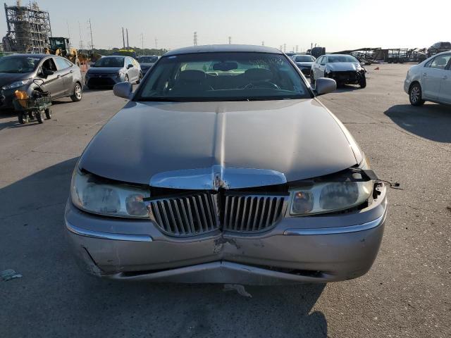 1LNHM81W01Y718395 - 2001 LINCOLN TOWN CAR EXECUTIVE GOLD photo 5