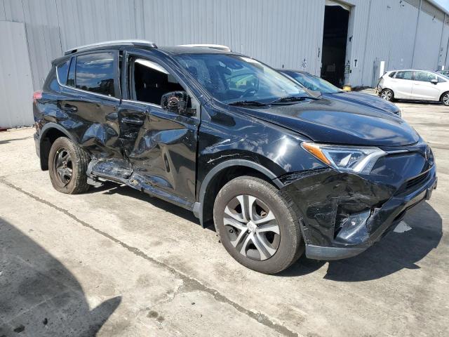 2T3BFREV0HW660367 - 2017 TOYOTA RAV4 LE შავი ფოტო 4