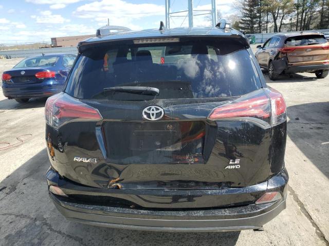 2T3BFREV0HW660367 - 2017 TOYOTA RAV4 LE შავი ფოტო 6