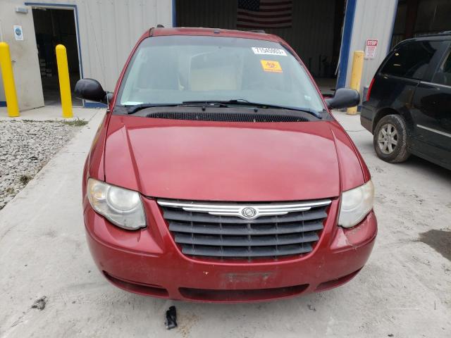 1A4GP44R86B752806 - 2006 CHRYSLER TOWN & COU LX RED photo 5