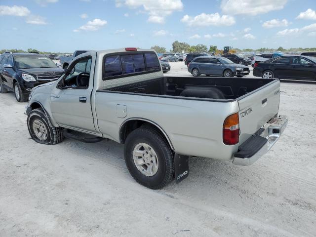 4TAPM62N5YZ616813 - 2000 TOYOTA TACOMA SILVER photo 2