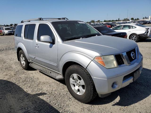 5N1AR18U55C764273 - 2005 NISSAN PATHFINDER LE 银色 照片 4