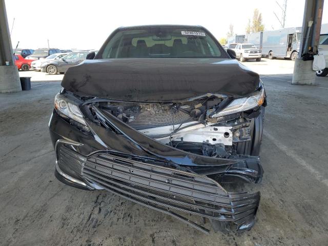 4T1F31AK1PU619115 - 2023 TOYOTA CAMRY XLE BLACK photo 5