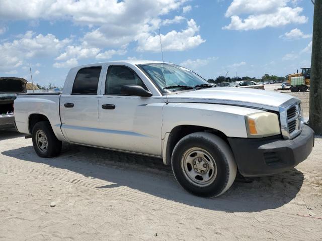 1D7HE28K05S304114 - 2005 DODGE DAKOTA QUAD SILVER photo 4