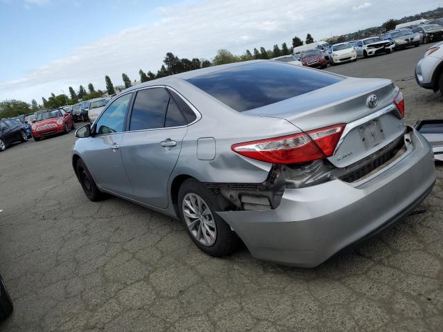 4T1BF1FK4FU072855 - 2015 TOYOTA CAMRY LE GRAY photo 2