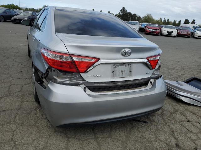 4T1BF1FK4FU072855 - 2015 TOYOTA CAMRY LE GRAY photo 6