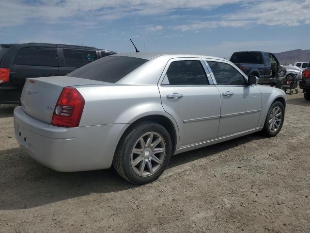 2C3KA43R78H122812 - 2008 CHRYSLER 300 LX SILVER photo 3