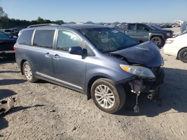 5TDYZ3DC4HS788272 - 2017 TOYOTA SIENNA XLE BLUE photo 4