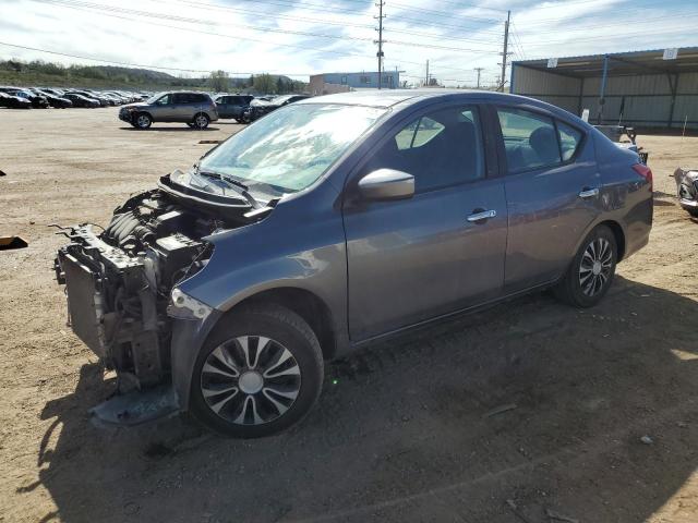 3N1CN7AP6JL872712 - 2018 NISSAN VERSA S GRAY photo 1