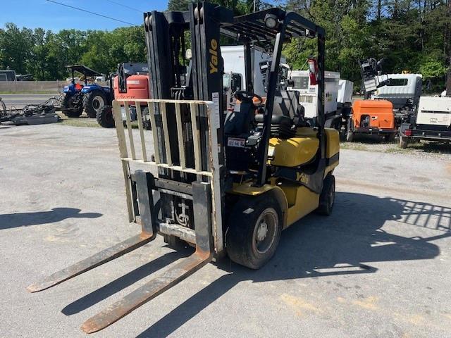 A390V06772S - 2018 YALE FORKLIFT YELLOW photo 1