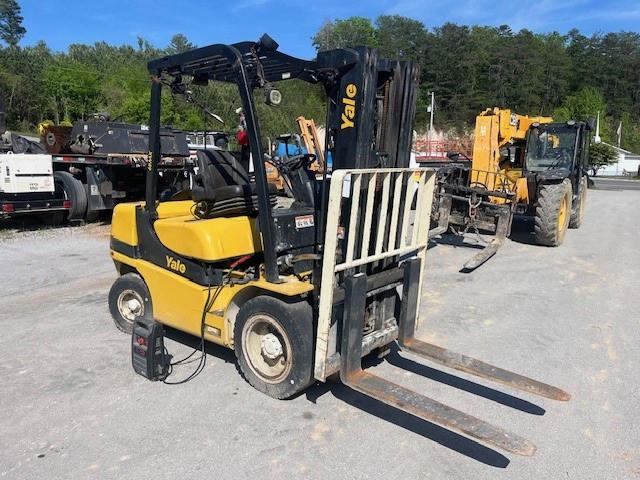 A390V06772S - 2018 YALE FORKLIFT YELLOW photo 2
