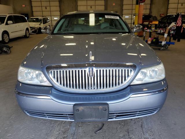 1LNHM81W94Y638937 - 2004 LINCOLN TOWN CAR EXECUTIVE GRAY photo 5