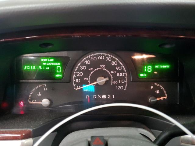 1LNHM81W94Y638937 - 2004 LINCOLN TOWN CAR EXECUTIVE GRAY photo 9