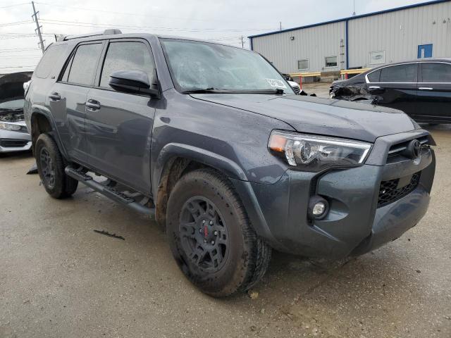 JTEEU5JR5P5300162 - 2023 TOYOTA 4RUNNER SR5 GRAY photo 4