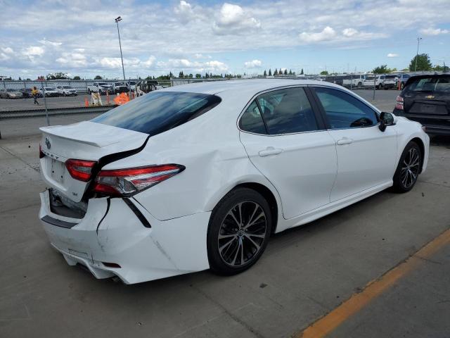 4T1B11HK8JU101648 - 2018 TOYOTA CAMRY L WHITE photo 3