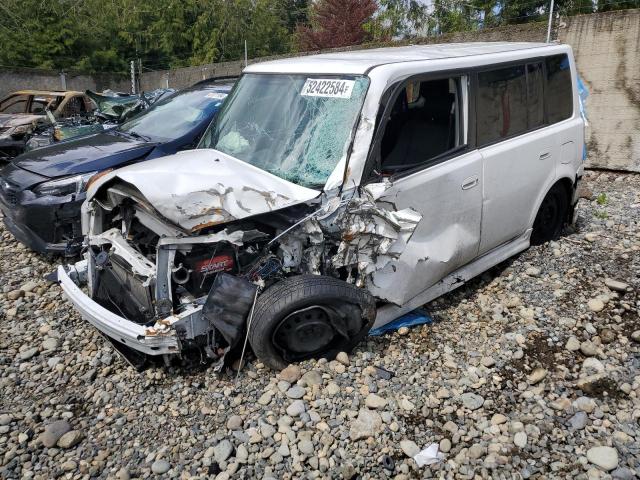 JTLKT324954010516 - 2005 TOYOTA SCION XB WHITE photo 1