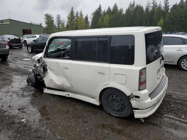 JTLKT324954010516 - 2005 TOYOTA SCION XB WHITE photo 2