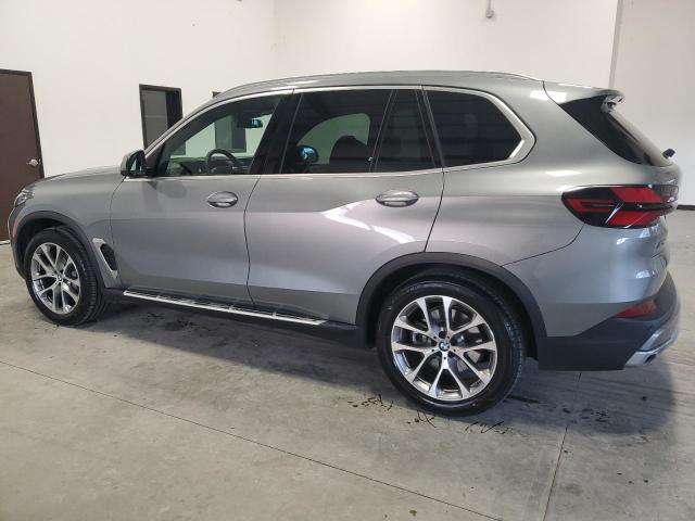 5UX13EU0XR9T69135 - 2024 BMW X5 SDRIVE 40I GRAY photo 2