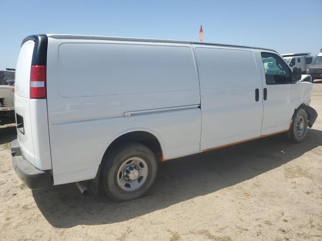 1GCZGHFG0H1218158 - 2017 CHEVROLET EXPRESS G3 WHITE photo 3