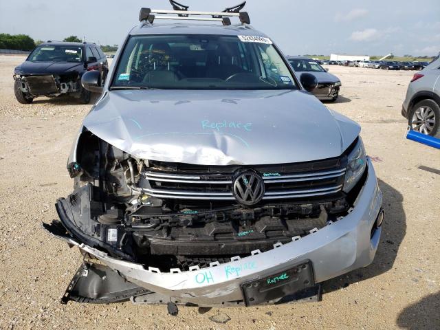 WVGTV7AX6HK020994 - 2017 VOLKSWAGEN TIGUAN SPORT SILVER photo 5