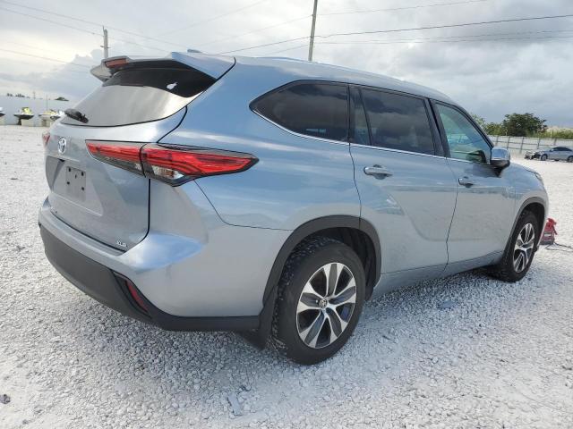 5TDGZRAH3MS054733 - 2021 TOYOTA HIGHLANDER XLE Gümüş foto 3