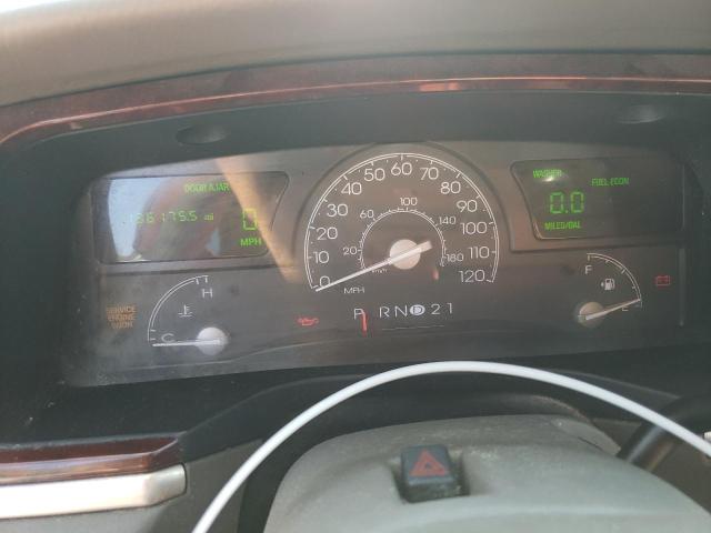 1LNHM81WX4Y606823 - 2004 LINCOLN TOWN CAR EXECUTIVE GREEN photo 9