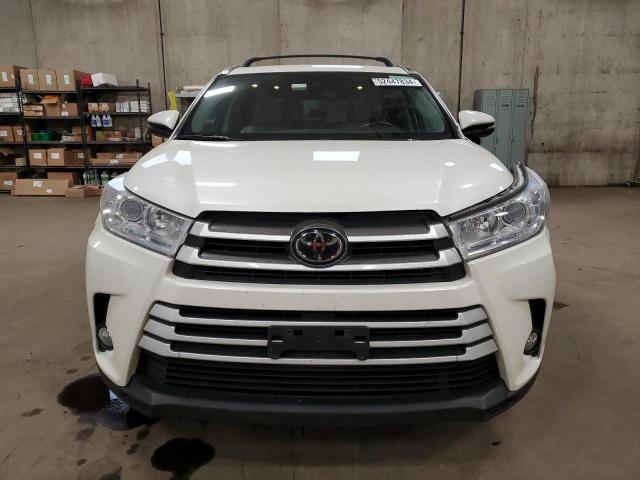 5TDJZRFH3JS530960 - 2018 TOYOTA HIGHLANDER SE WHITE photo 5