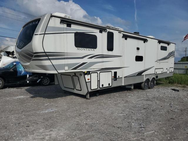 4YDFM0T24N4700984 - 2022 KEYSTONE MONTANA WHITE photo 2