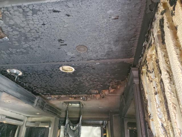 4YDFM0T24N4700984 - 2022 KEYSTONE MONTANA WHITE photo 9