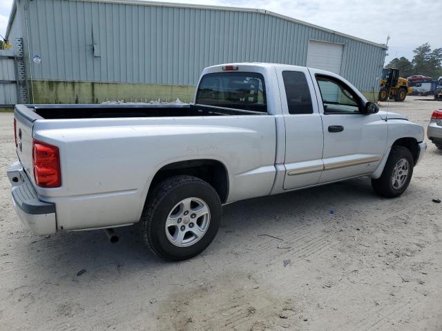 1D7HE42K45S183236 - 2005 DODGE DAKOTA SLT SILVER photo 3