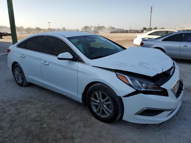 5NPE24AF9HH595777 - 2017 HYUNDAI SONATA SE WHITE photo 4