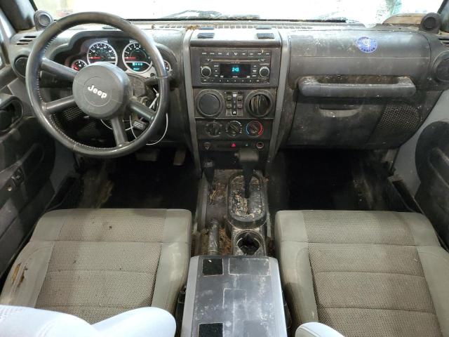 1J4GA59127L138131 - 2007 JEEP WRANGLER SAHARA SILVER photo 8