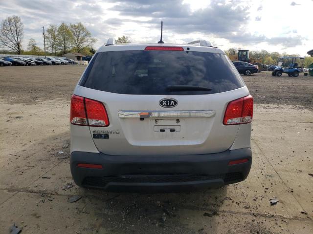 5XYKTDA23CG211621 - 2012 KIA SORENTO BASE SILVER photo 6