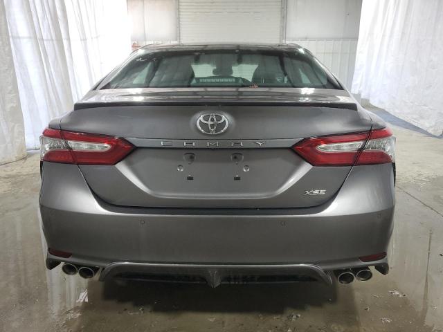 4T1B61HK8JU501355 - 2018 TOYOTA CAMRY XSE GRAY photo 6