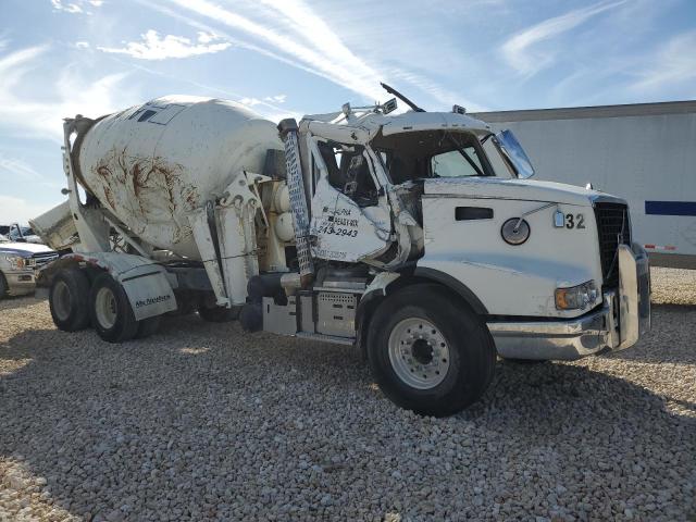 2019 VOLVO VHD, 