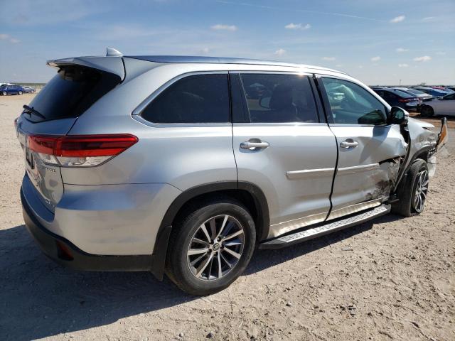 5TDJZRFH6JS838057 - 2018 TOYOTA HIGHLANDER SE SILVER photo 3