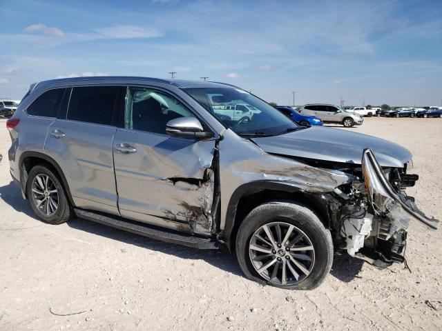 5TDJZRFH6JS838057 - 2018 TOYOTA HIGHLANDER SE SILVER photo 4