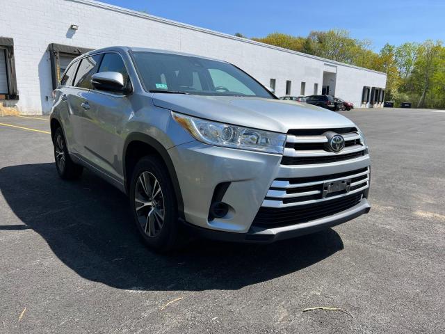 5TDZARFH7HS027758 - 2017 TOYOTA HIGHLANDER LE SILVER photo 1