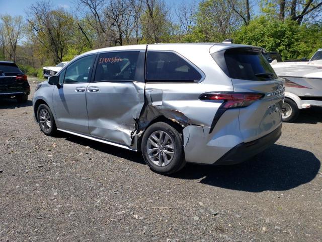 5TDKRKEC3NS116245 - 2022 TOYOTA SIENNA LE SILVER photo 2