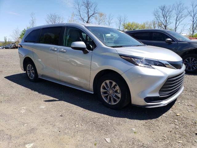 5TDKRKEC3NS116245 - 2022 TOYOTA SIENNA LE SILVER photo 4