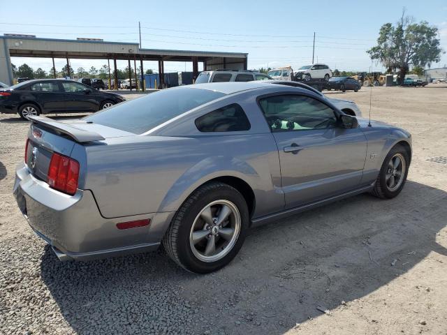 1ZVFT82H665225812 - 2006 FORD MUSTANG GT GRAY photo 3