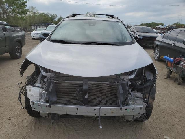 2T3RFREV2HW605336 - 2017 TOYOTA RAV4 XLE SILVER photo 5