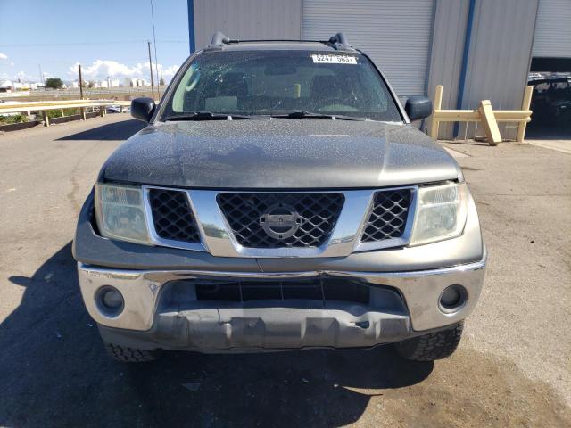 1N6AD07W35C401595 - 2005 NISSAN FRONTIER CREW CAB LE GRAY photo 5