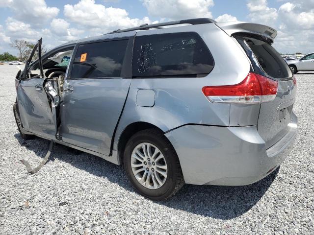 5TDYK3DC3DS364788 - 2013 TOYOTA SIENNA XLE ვერცხლისფერი ფოტო 2