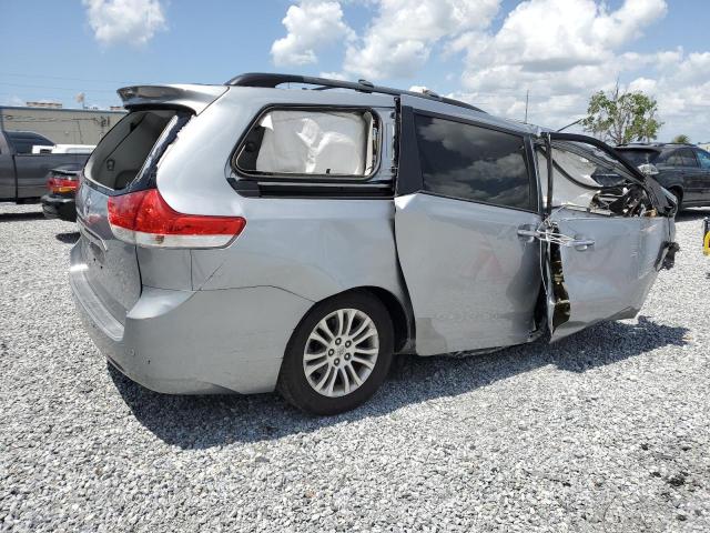 5TDYK3DC3DS364788 - 2013 TOYOTA SIENNA XLE ვერცხლისფერი ფოტო 3