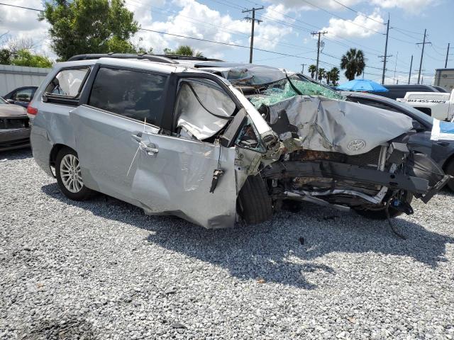 5TDYK3DC3DS364788 - 2013 TOYOTA SIENNA XLE ვერცხლისფერი ფოტო 4