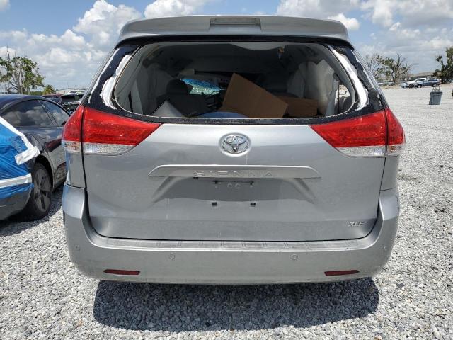 5TDYK3DC3DS364788 - 2013 TOYOTA SIENNA XLE ვერცხლისფერი ფოტო 6