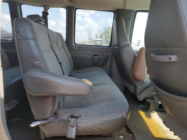 1GAHG35U241182241 - 2004 CHEVROLET EXPRESS G3 BEIGE photo 11